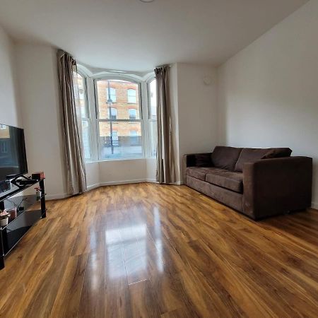 Stunning 1 Bedroom Apartment In Londra Esterno foto