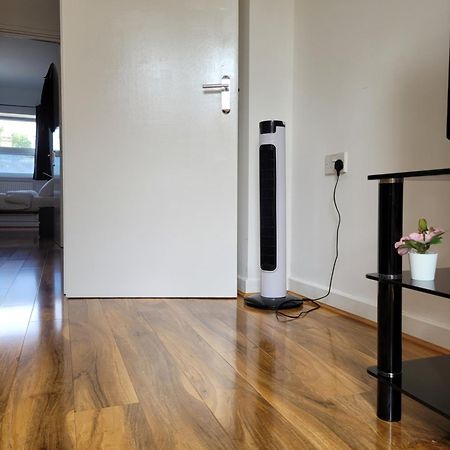 Stunning 1 Bedroom Apartment In Londra Esterno foto