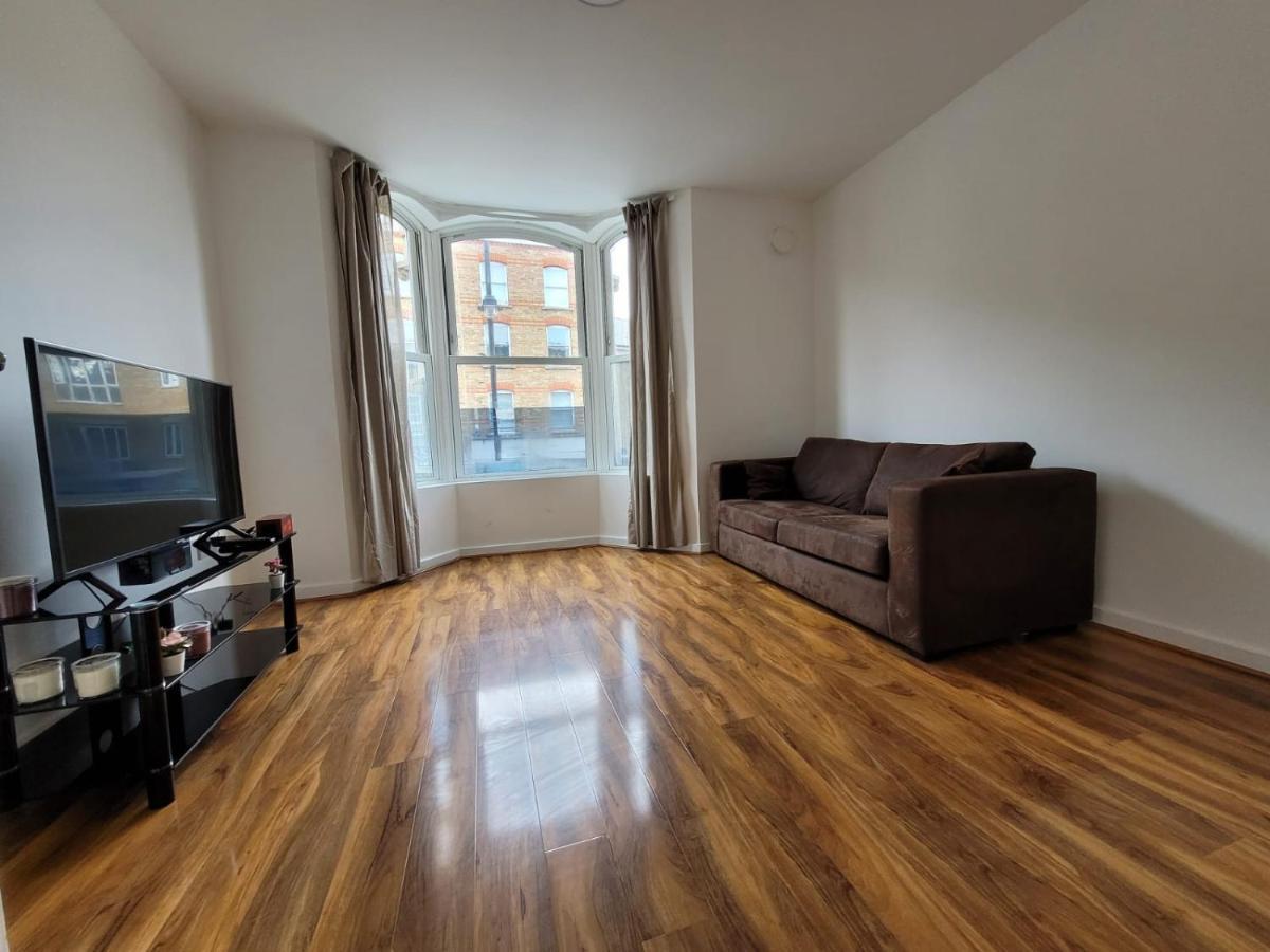 Stunning 1 Bedroom Apartment In Londra Esterno foto