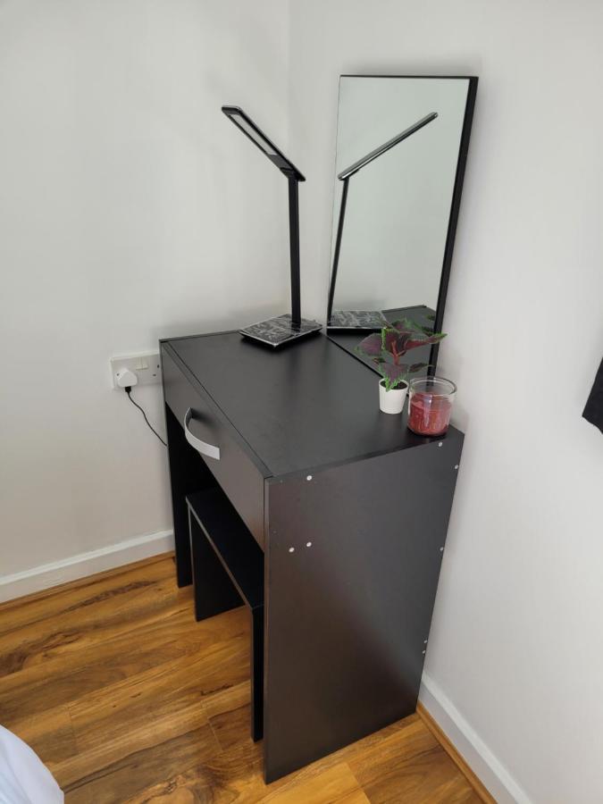 Stunning 1 Bedroom Apartment In Londra Esterno foto